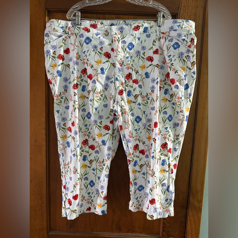 St. John's Bay White Floral Capri Pants with Red, Blue & Yellow Flowers